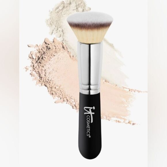 it cosmetics Other - IT Cosmetics Makeup Flat Top Buffing Foundation Brush Cosmetics New